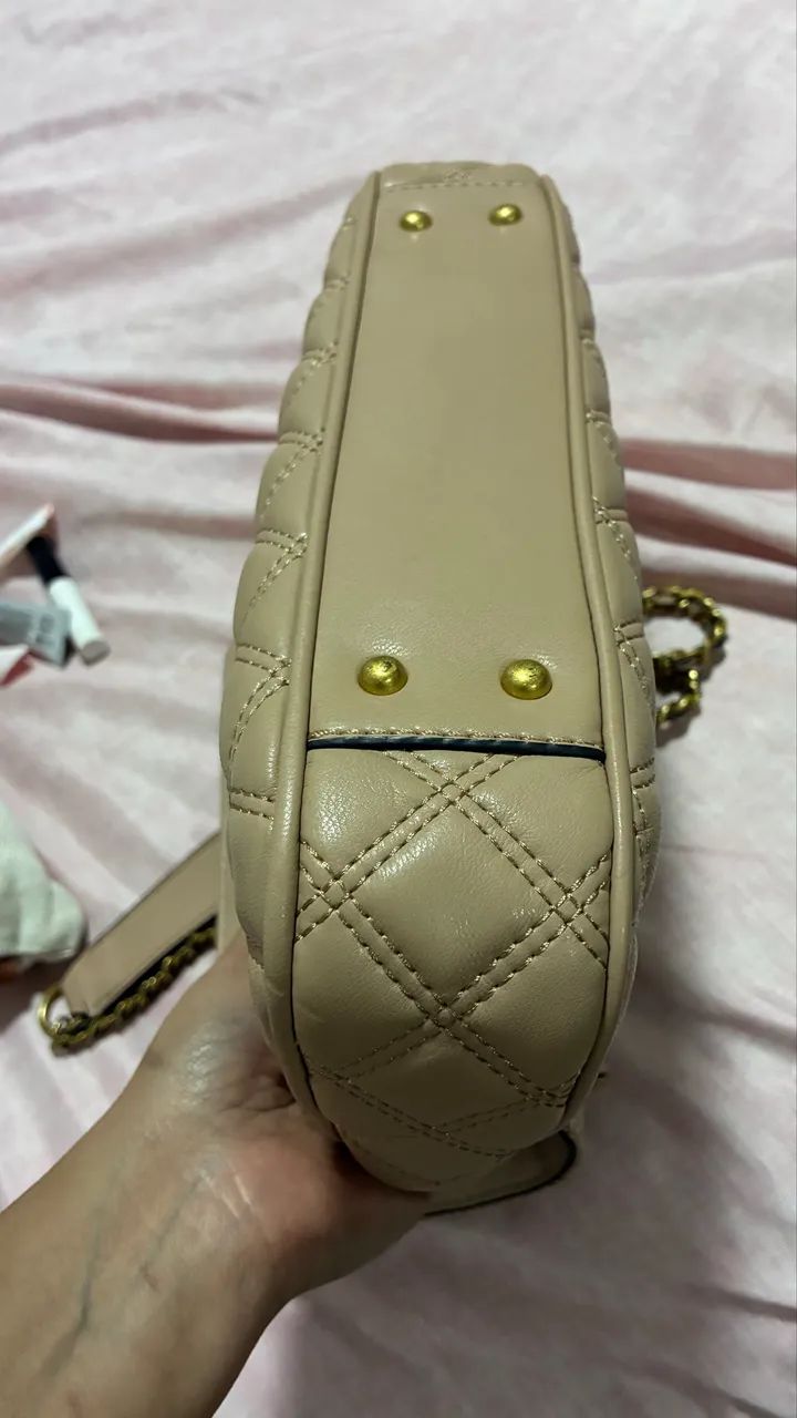 Bolsa Guess Guilly bege  - Foto 5