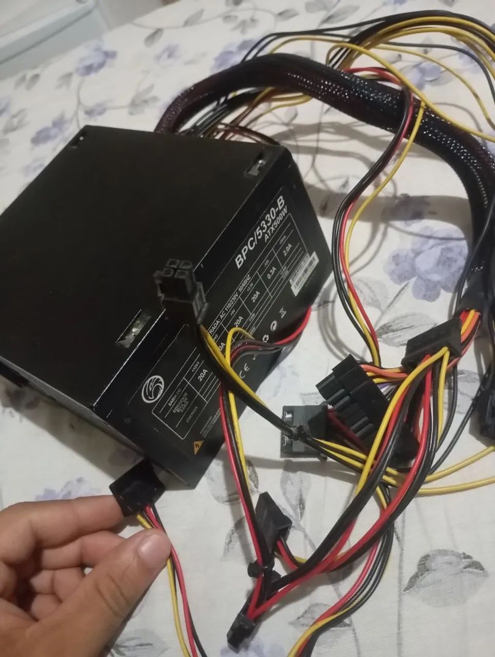 Vende-se essa Fonte de PC 500w funcionando perfeitamente só pegar e usar 