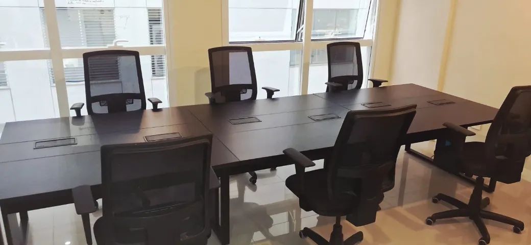  Mesa de escritório com 6 Cadeiras - Excelente Estado (Escritolandia)
