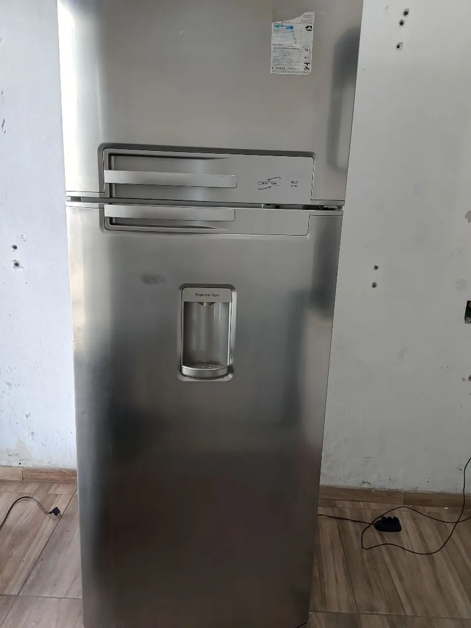 Geladeira Eletrolux com defeito 