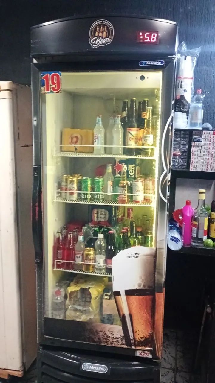 Cervejeira em ótimo estado 