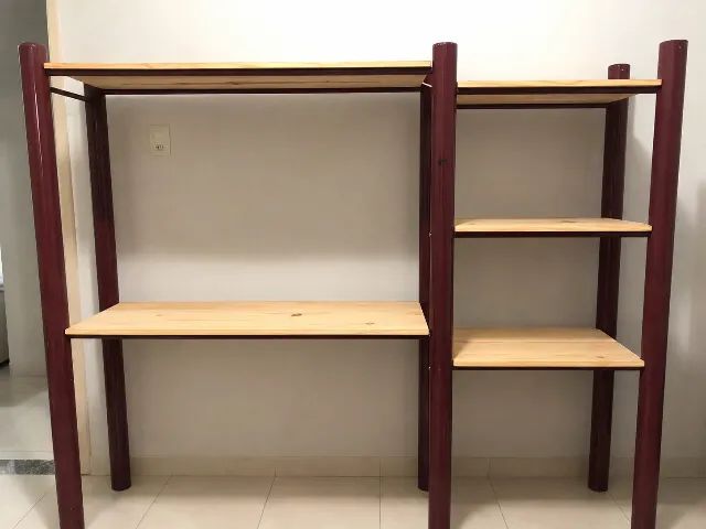 Estante de ferro com madeira Pinus 2,00 x 1,65. 