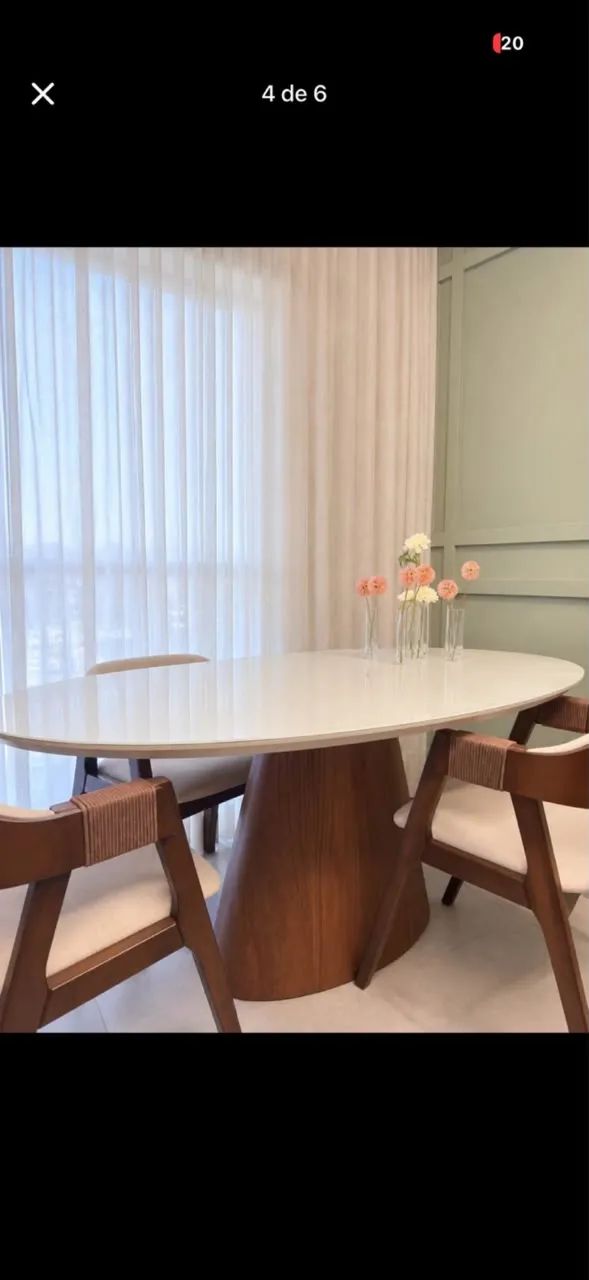 Mesa oval de madeira com tampão de vidro - alto acabamento