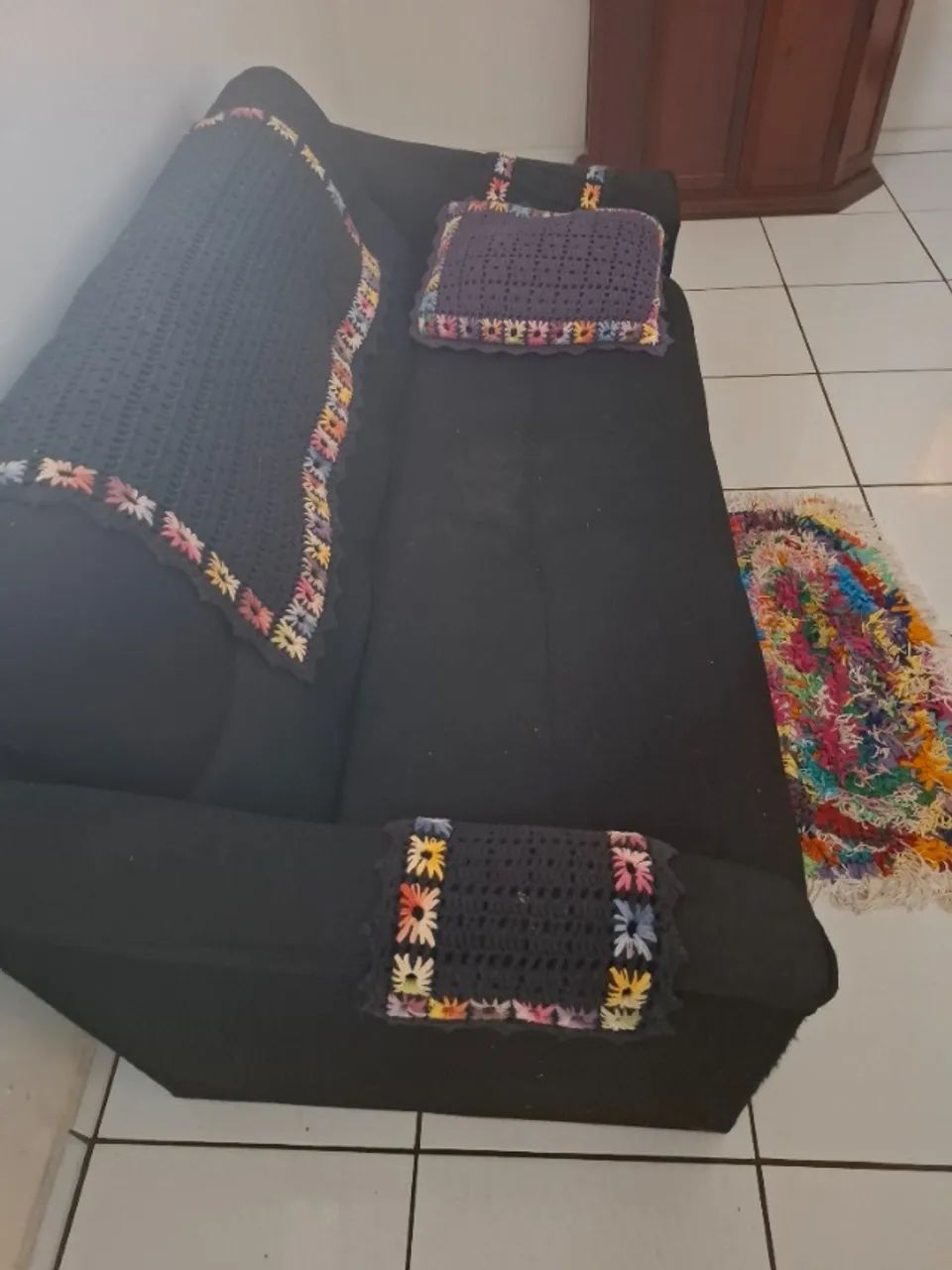 Sofá-cama preto, confortável e prático - Foto 3