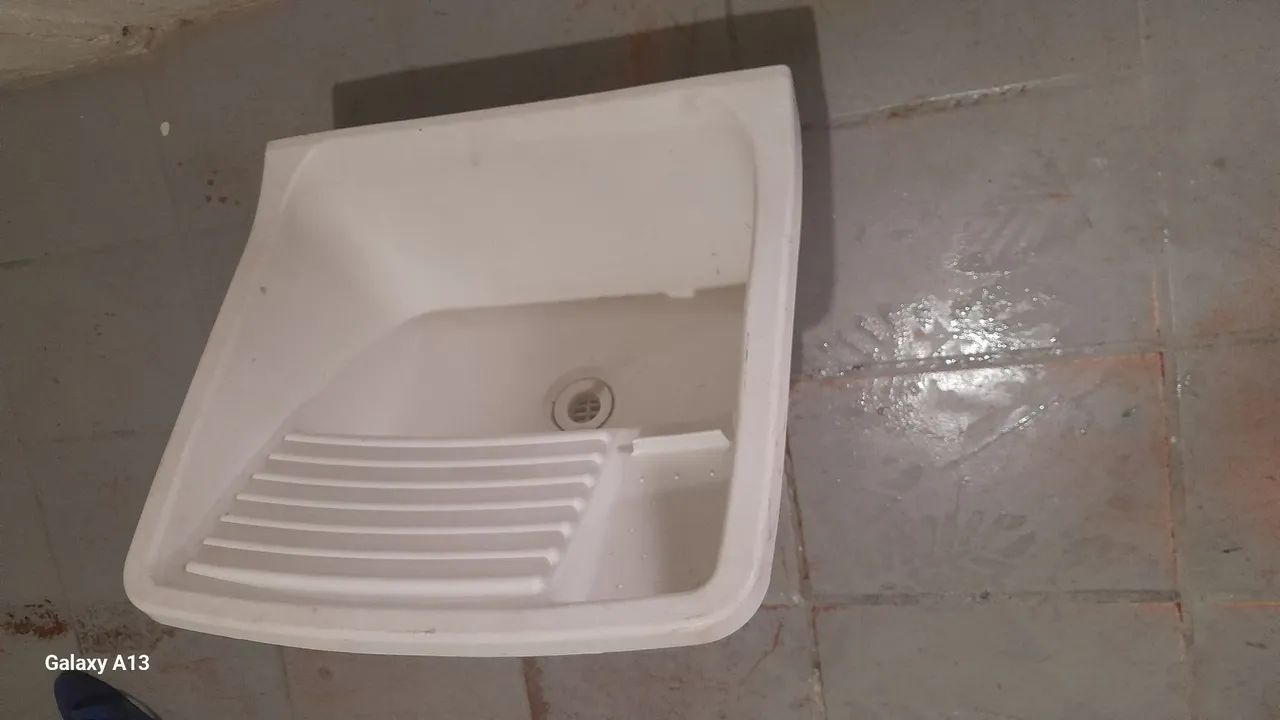 Um tanque de plástico - Foto 3
