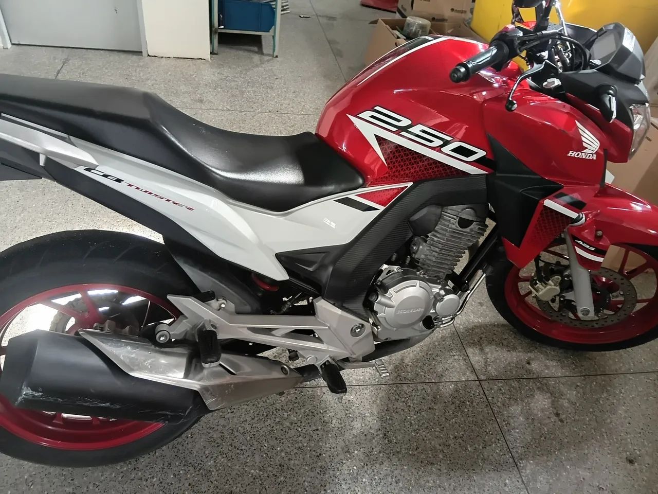 CB twister 250, com 17200, muito bem conservada.