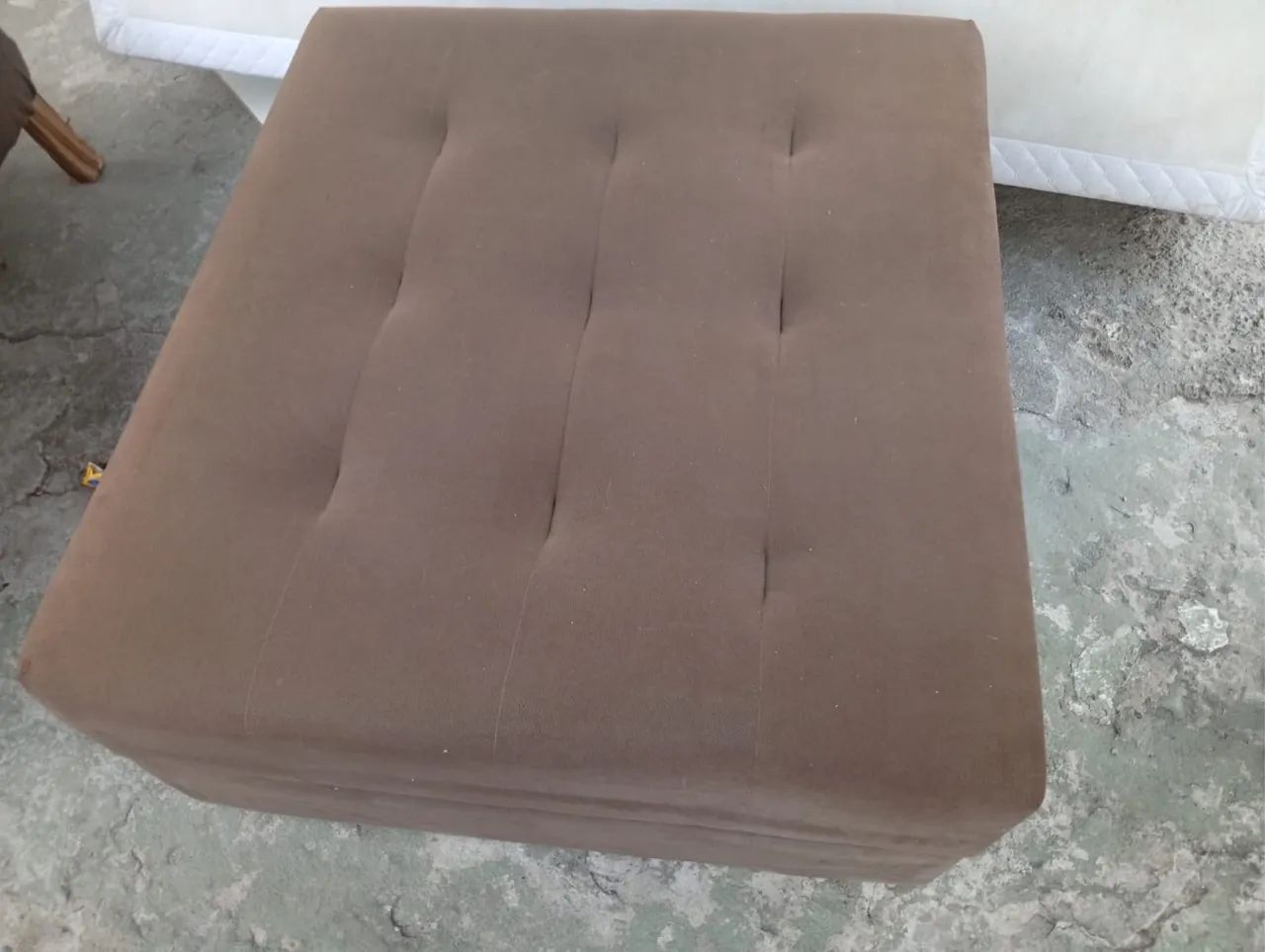 Mesa puff acolchoado marron - Foto 5