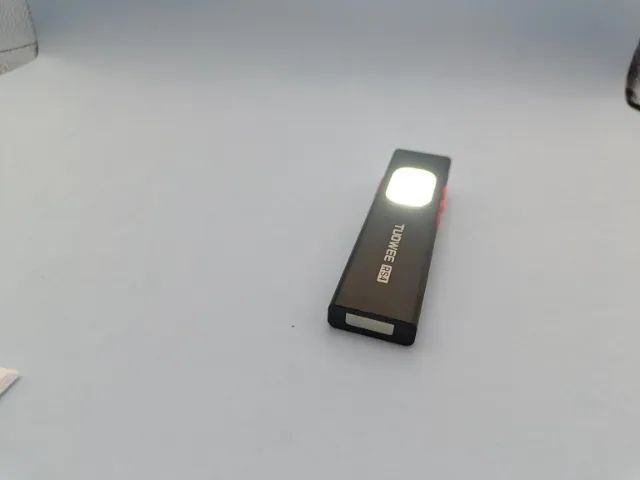 Lanterna TUOWEE RS4 EDC Recarregável USB-C Magnética - Nova - Foto 3
