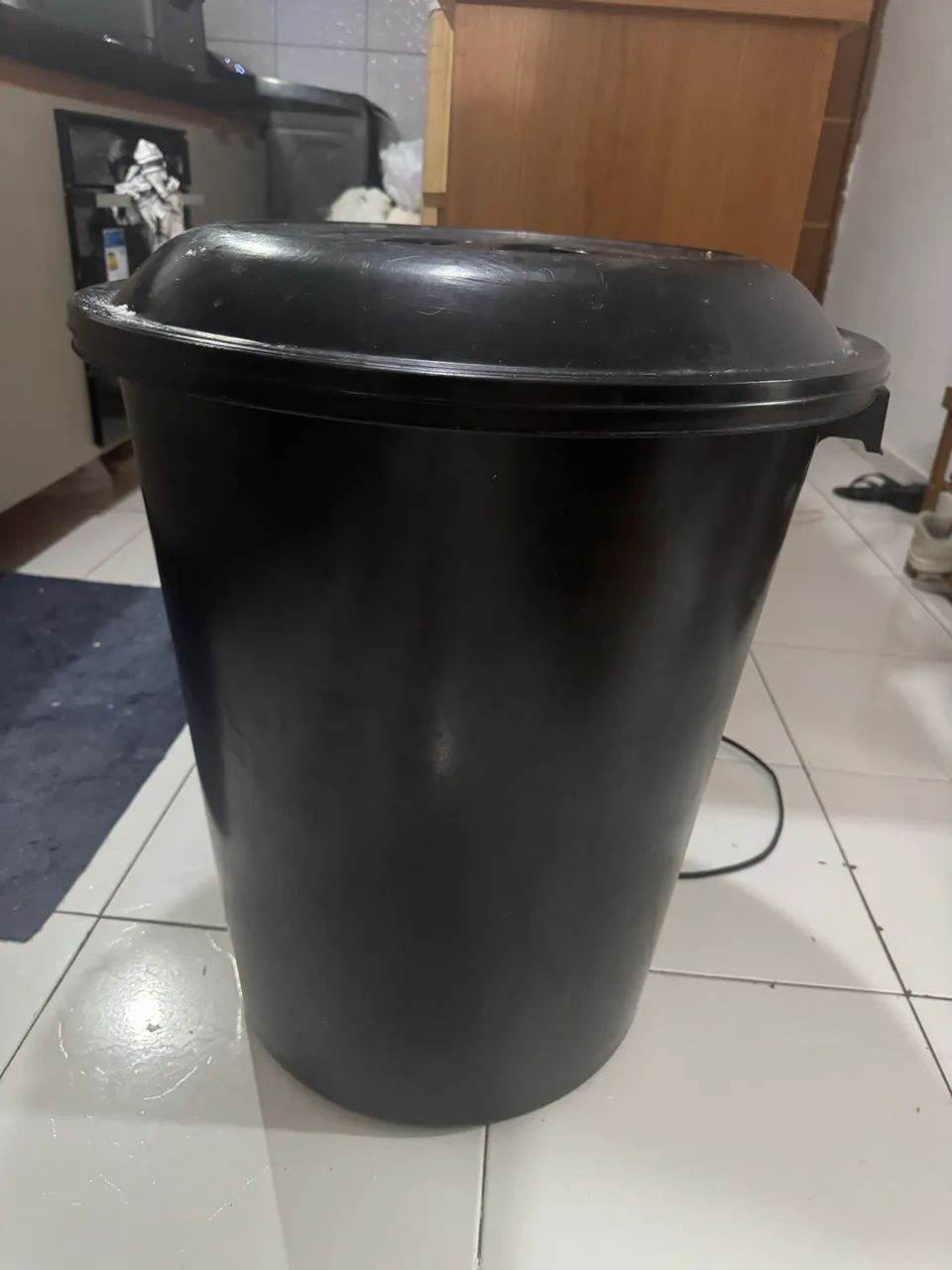 Vende-se cesto/lixeira de plástica de 200l