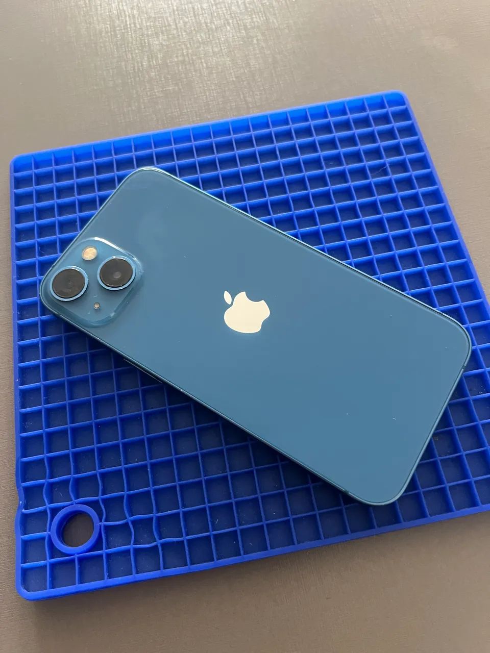 iPhone 13 256GB mínimo detalhe na tela  - Foto 4