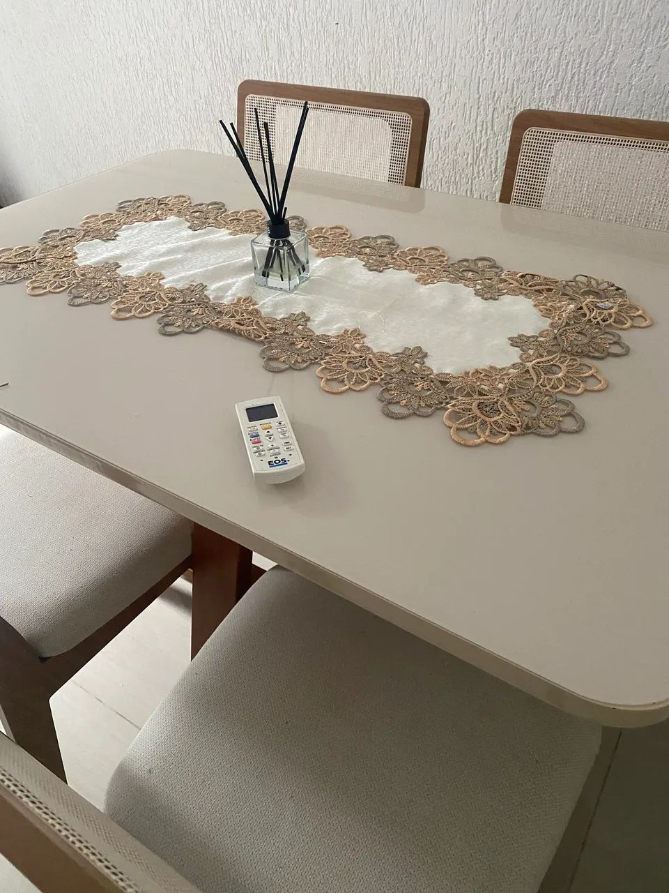 Mesa com 4 cadeiras 