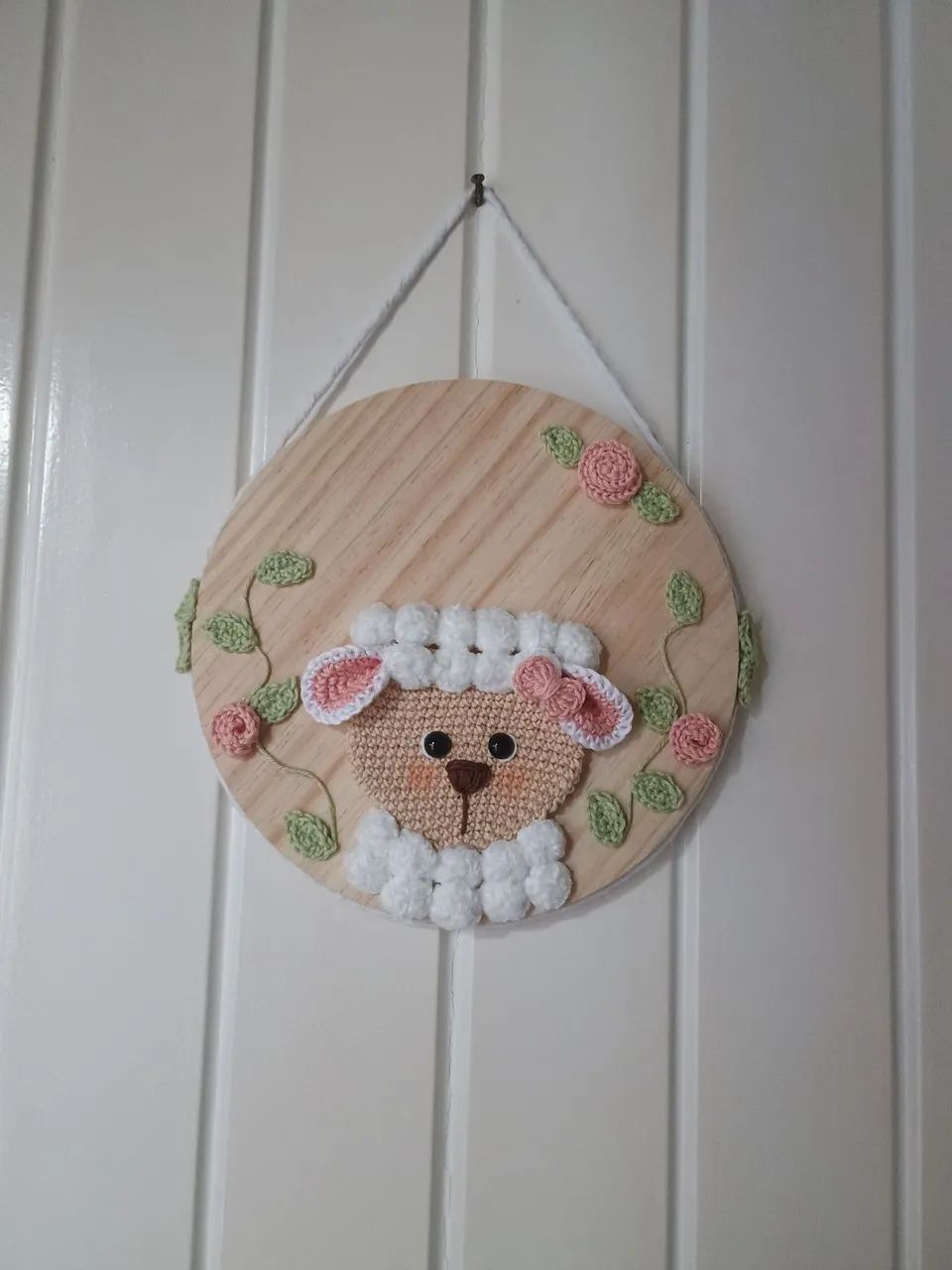 Porta maternidade de ovelhinha em amigurumi 
