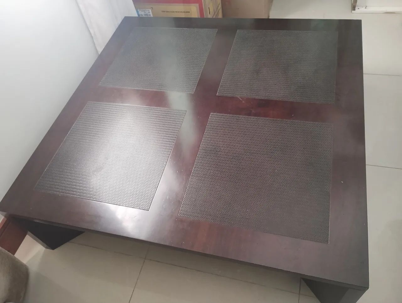 Mesa de centro de madeira maciça 