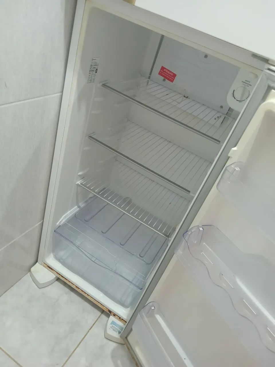 Geladeira com defeito 486405296987852802