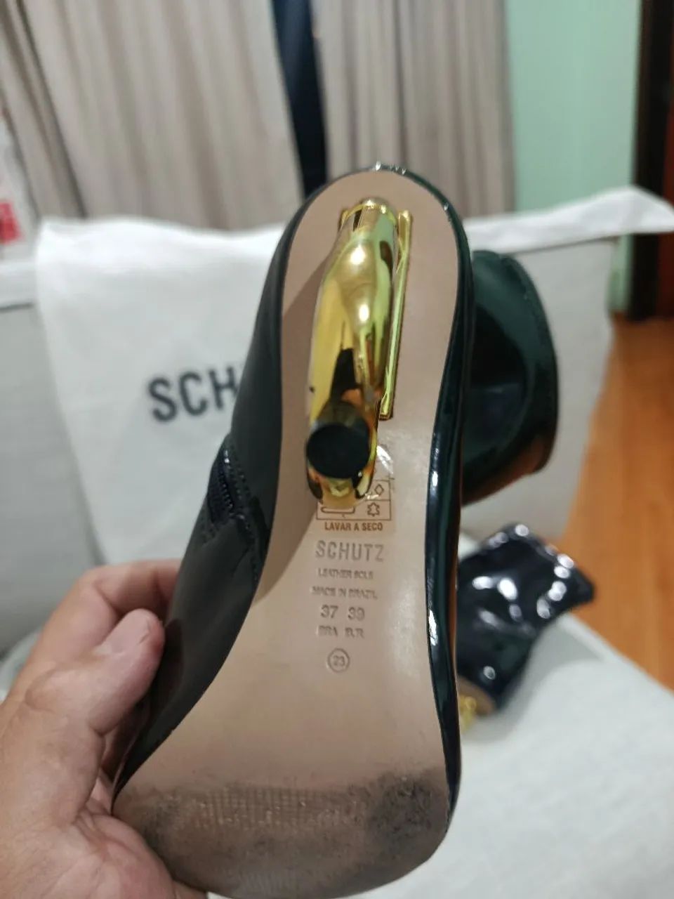 Bota Schutz para venda. - Foto 3