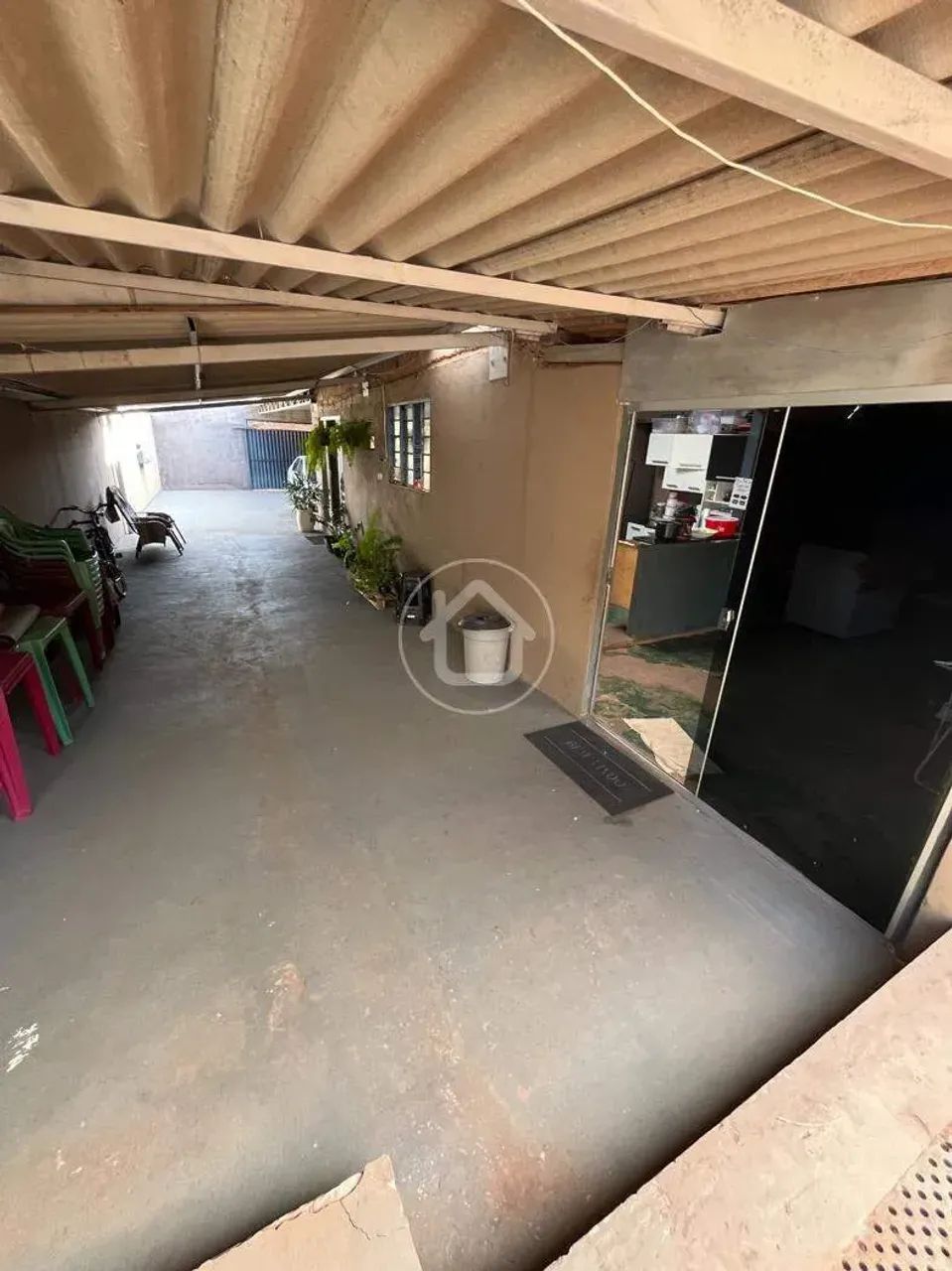 CASA COM TERRENO E EDÍCULA - Foto 4