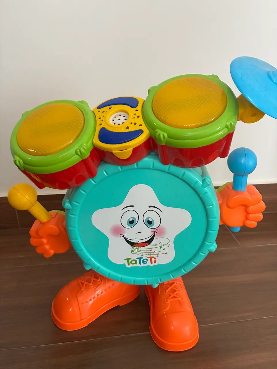 Brinquedo bateria funcionando 