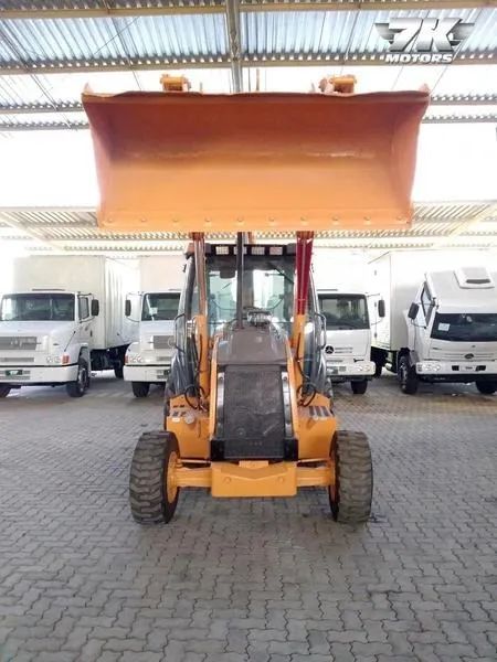 CASE RETROESCAVADEIRA 580M 4X4 2009