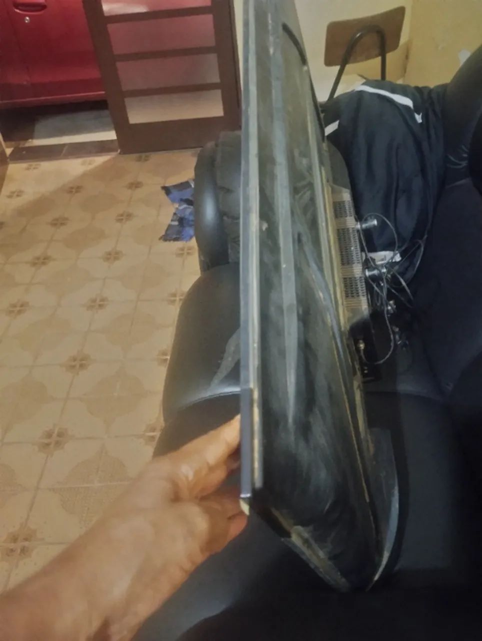 vendo SmatTV 43 polegadas Nova, TCL apenas tela quebrada, pra concerto ou retirada de peça - Foto 2