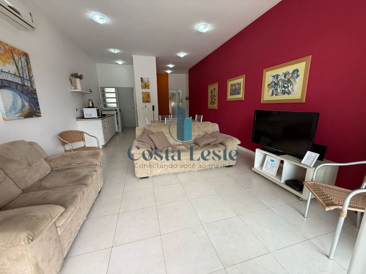 Amplo apartamento de 2 dormitórios no Santinho