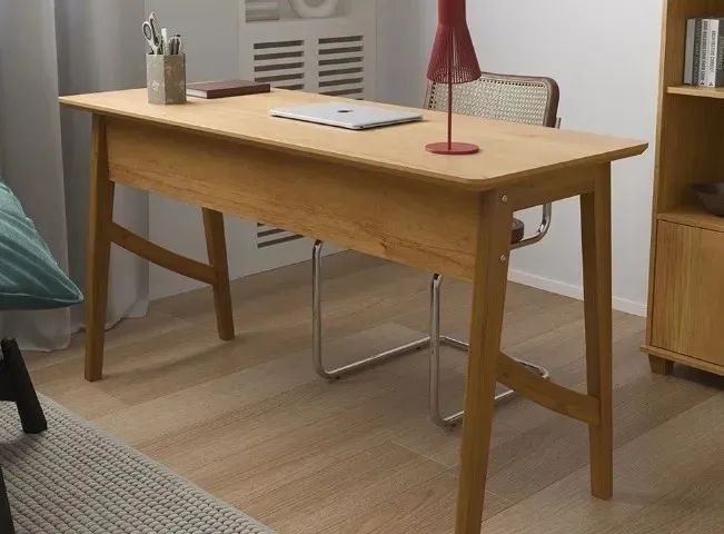 Escrivaninha com tampo chanfrado de 1,25 m