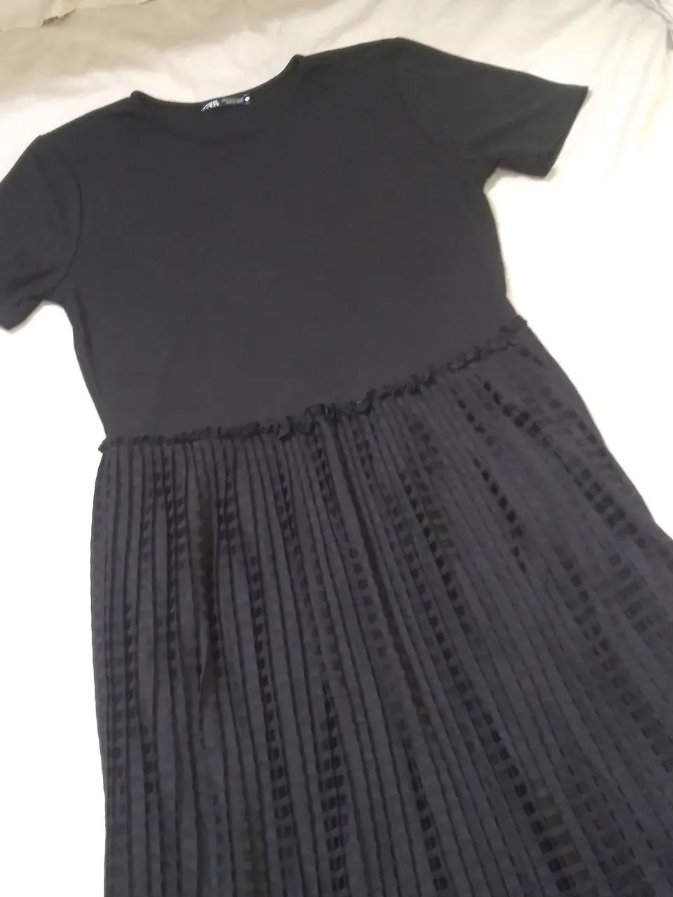 Vestido da Zara com Saia Plissada