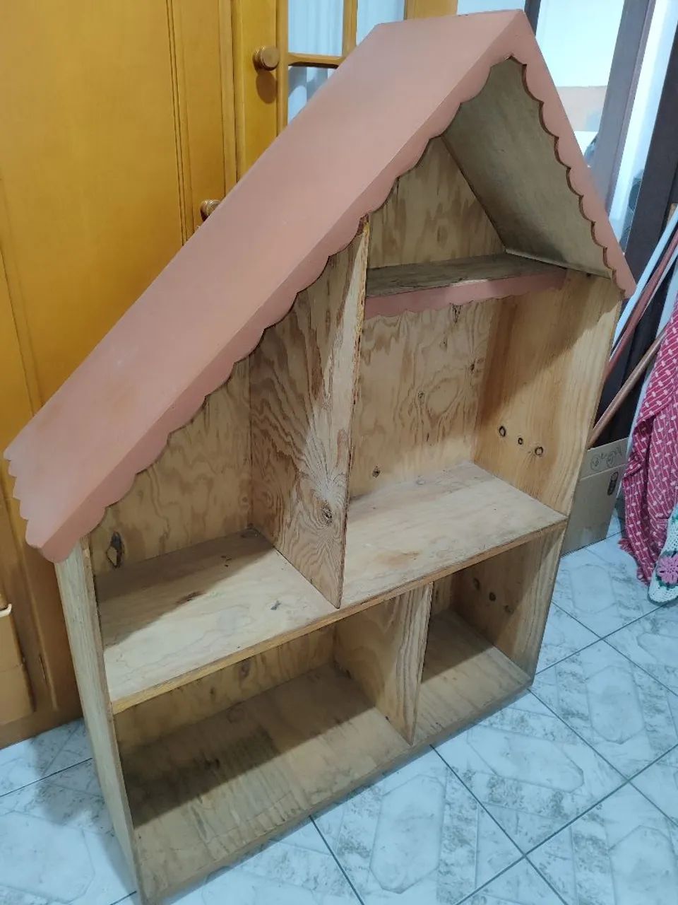 House-shaped shelf64962682606979122