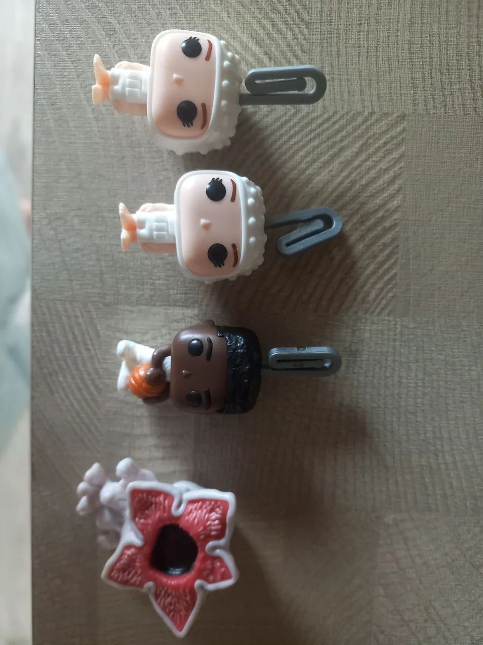 Brinquedos kinder joy Stranger Things - Foto 2