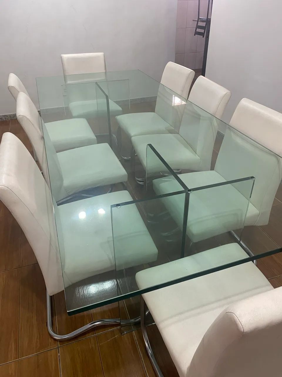 Mesa de vidro com 8 cadeiras + aparador  - Foto 3