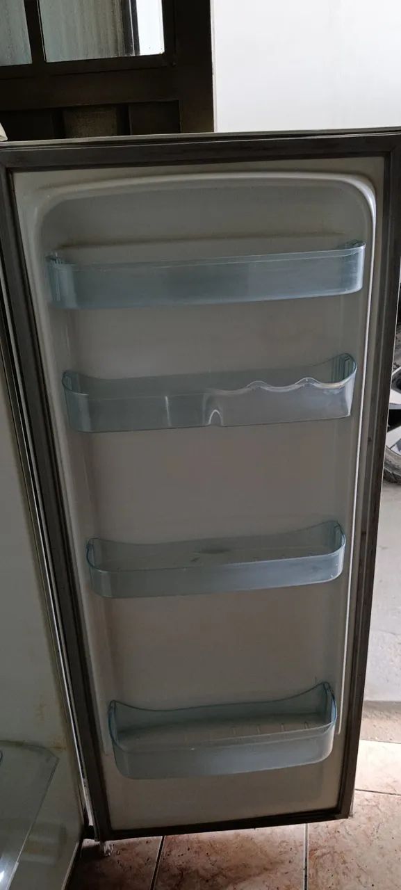 Geladeira Electrolux funcionando - R$ 450 - Foto 3
