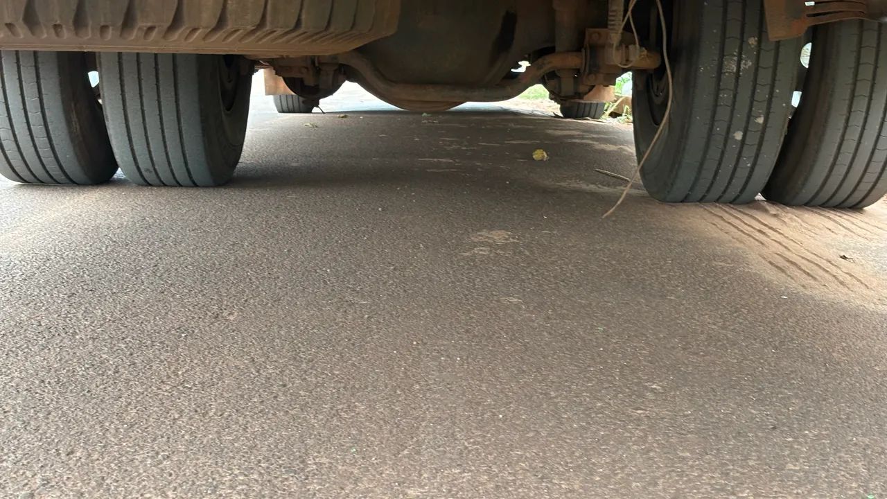 Vendo ônibus em ótimo estado 40 passageiros  - Foto 2