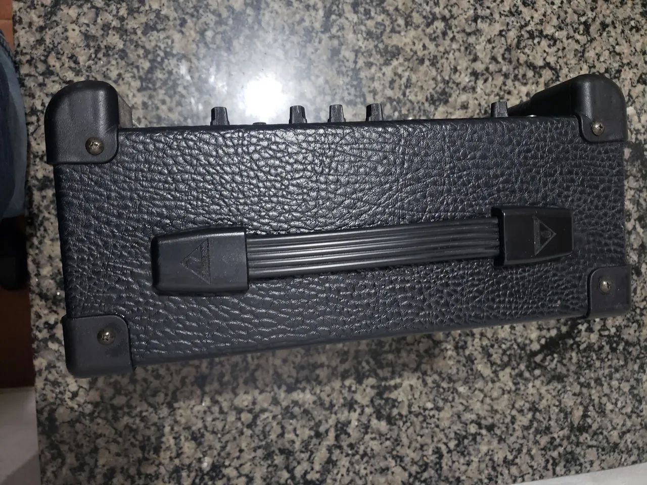 Amplificador Behringer 630,00 - Foto 3