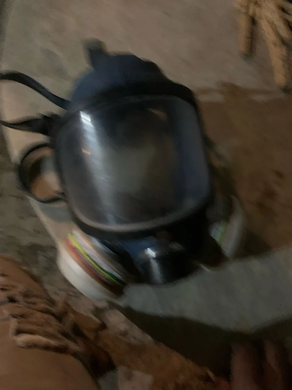 Máscara de gás e resíduos  - Foto 3