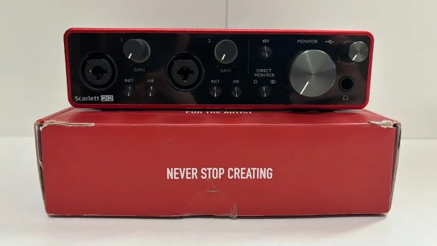 Interface De Áudio Focusrite Sacarlett 2i2 USB 3rd Geração   - Foto 3