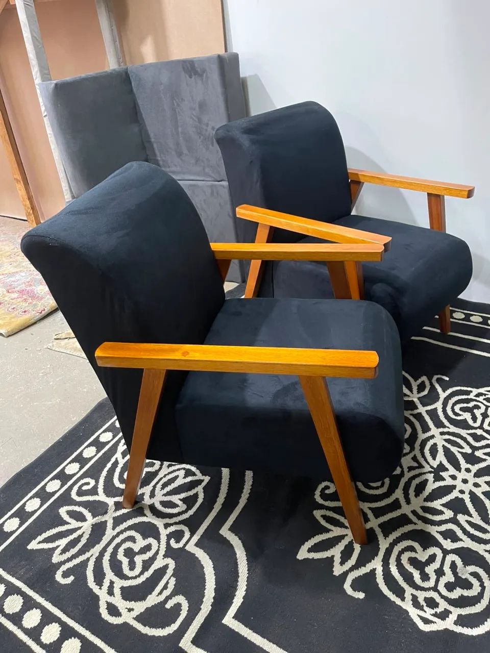 POLTRONA OLÍVIA BRAÇOS MADEIRA MACIÇA EM SUEDE,  - Foto 5