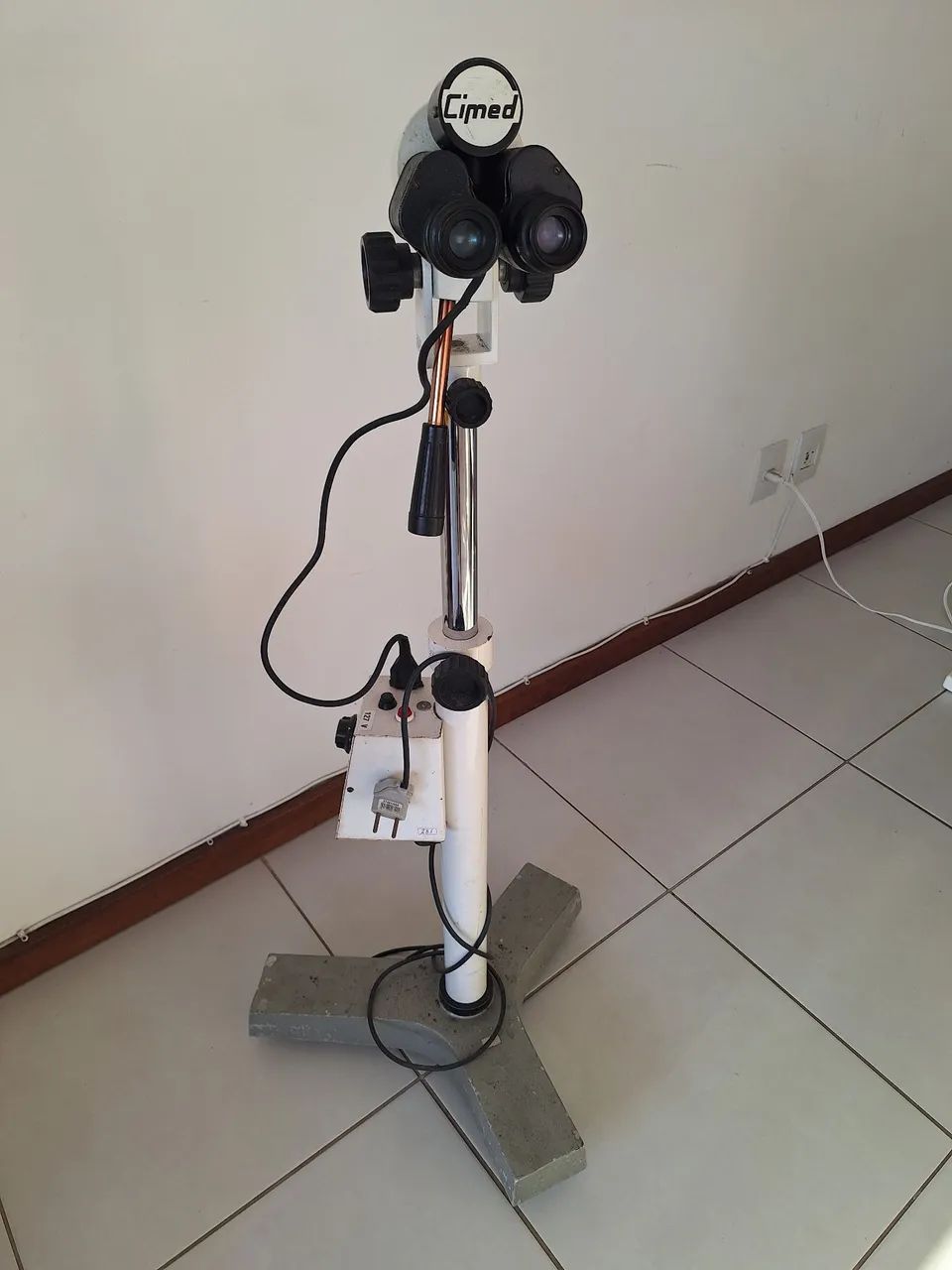Colposcopio binocular