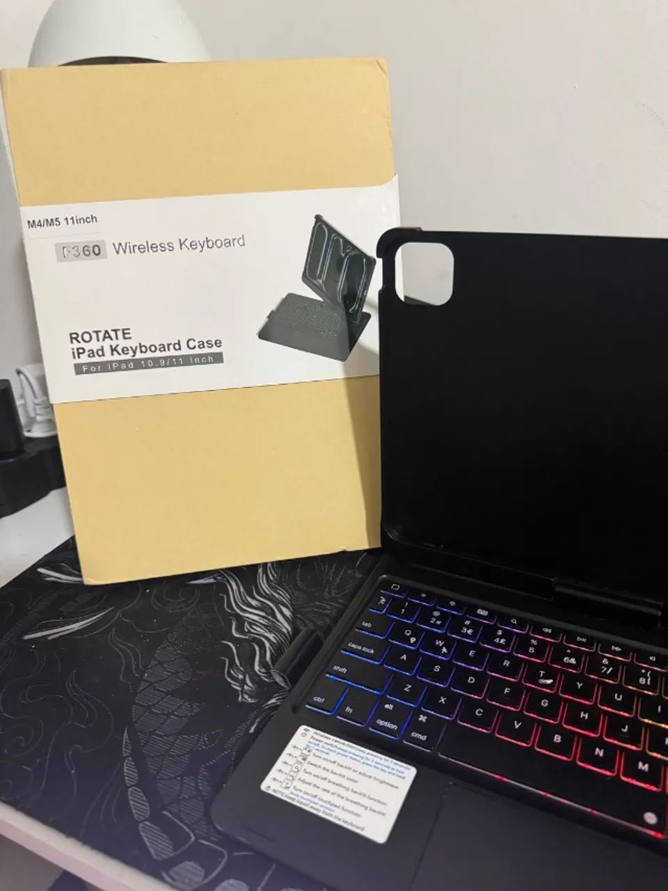 Capa Teclado Bluetooth para iPad Pro 11 M4 | Retroiluminada + Touchpad | Semi Nova - Foto 2