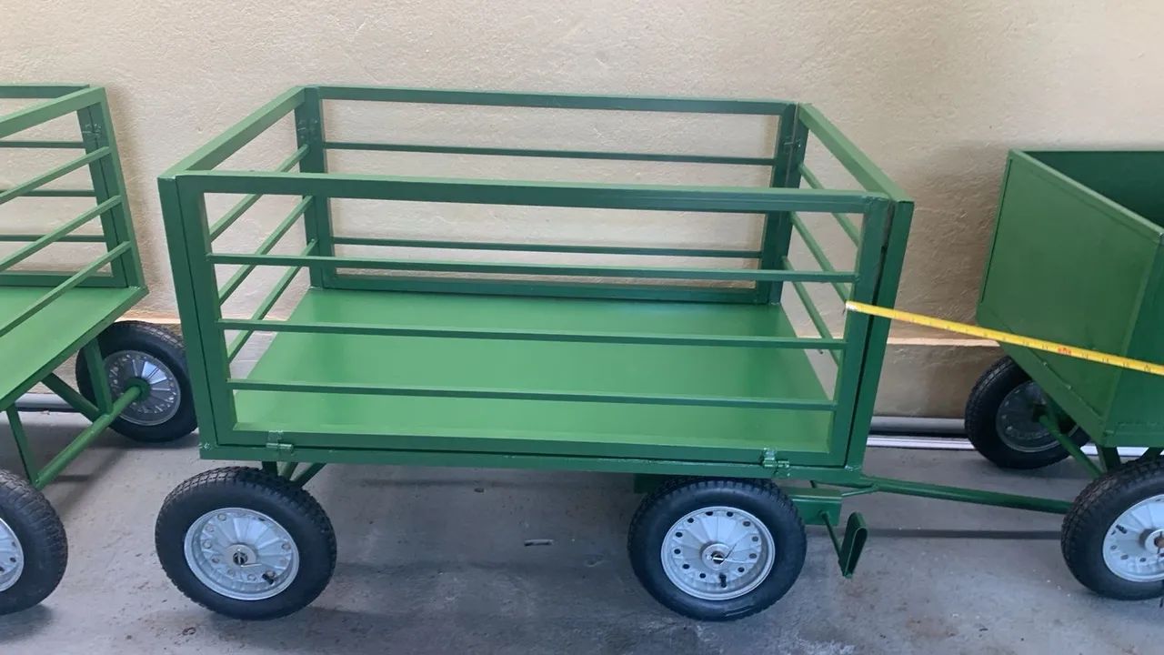 Carrinho de carga com lateral e trava