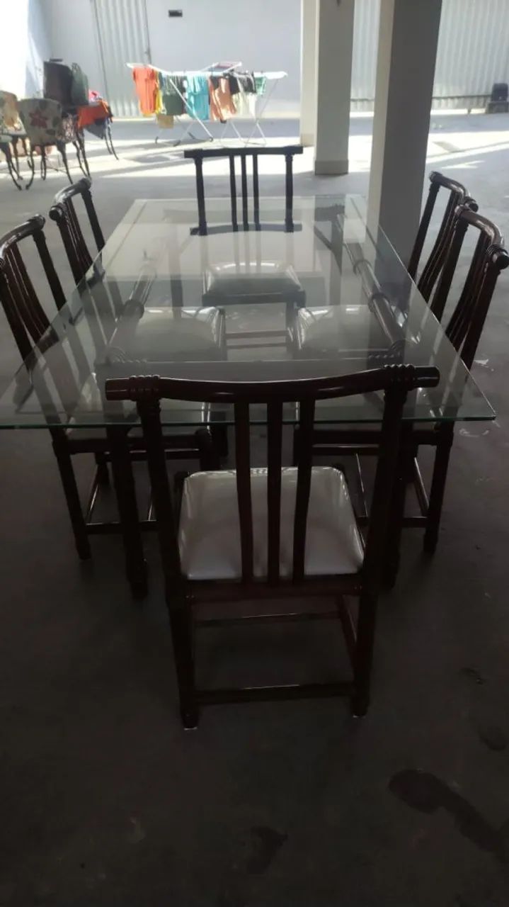 Mesa de Sala com cadeiras 
