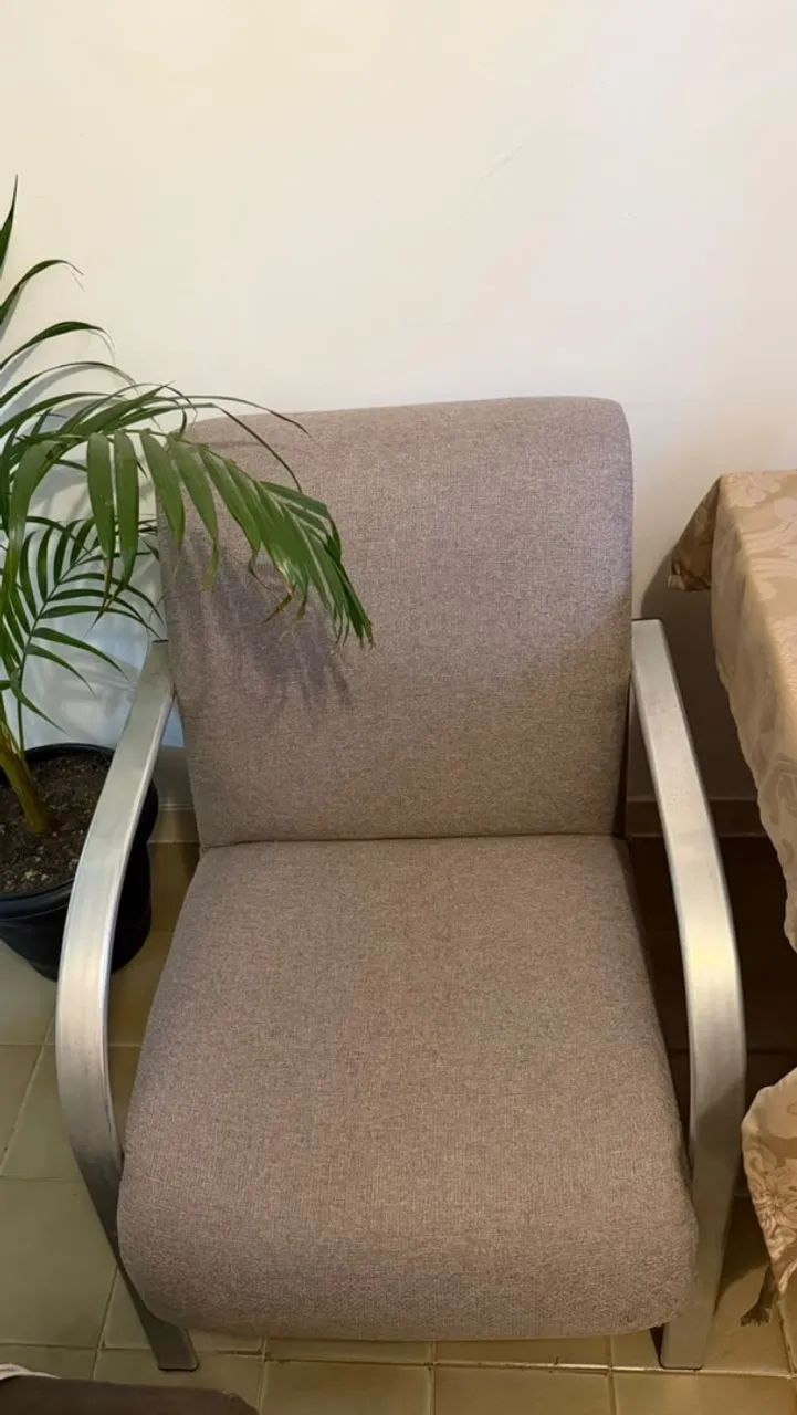 Duas poltronas de luxo nova e puff - Foto 2