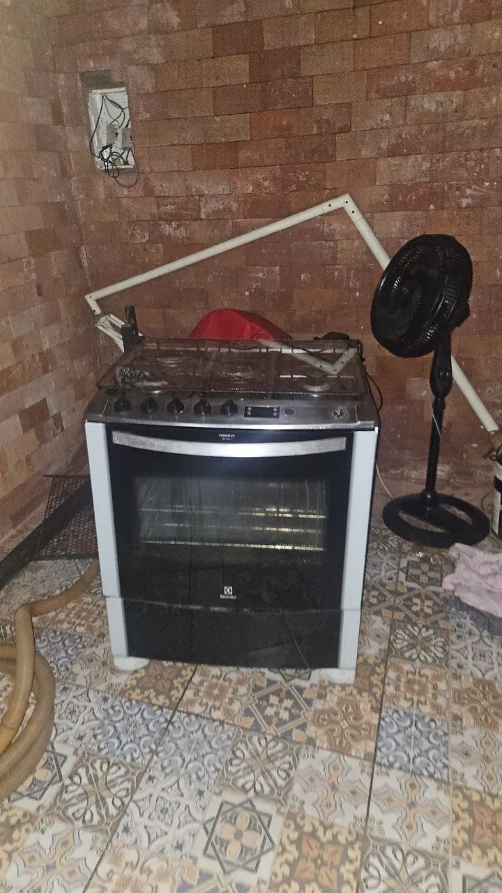 Fogão elétrico usado