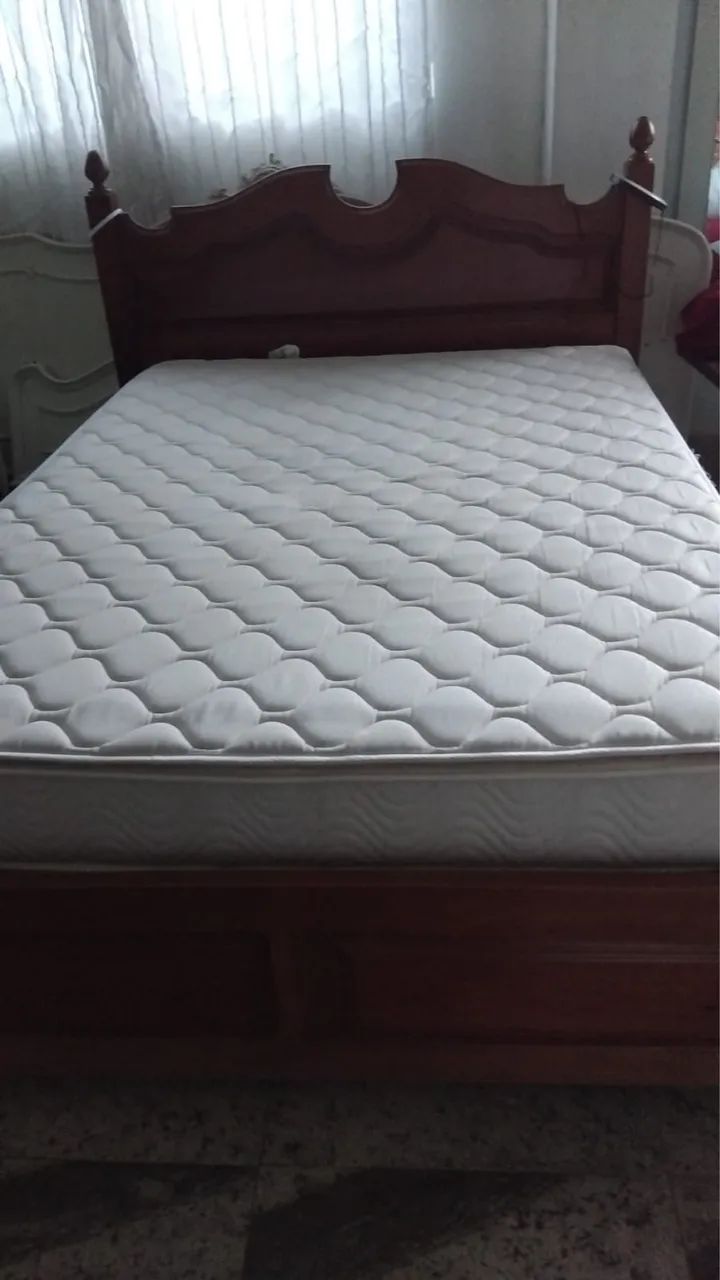 Cama em madeira casal com 4 gavetas e colchão 