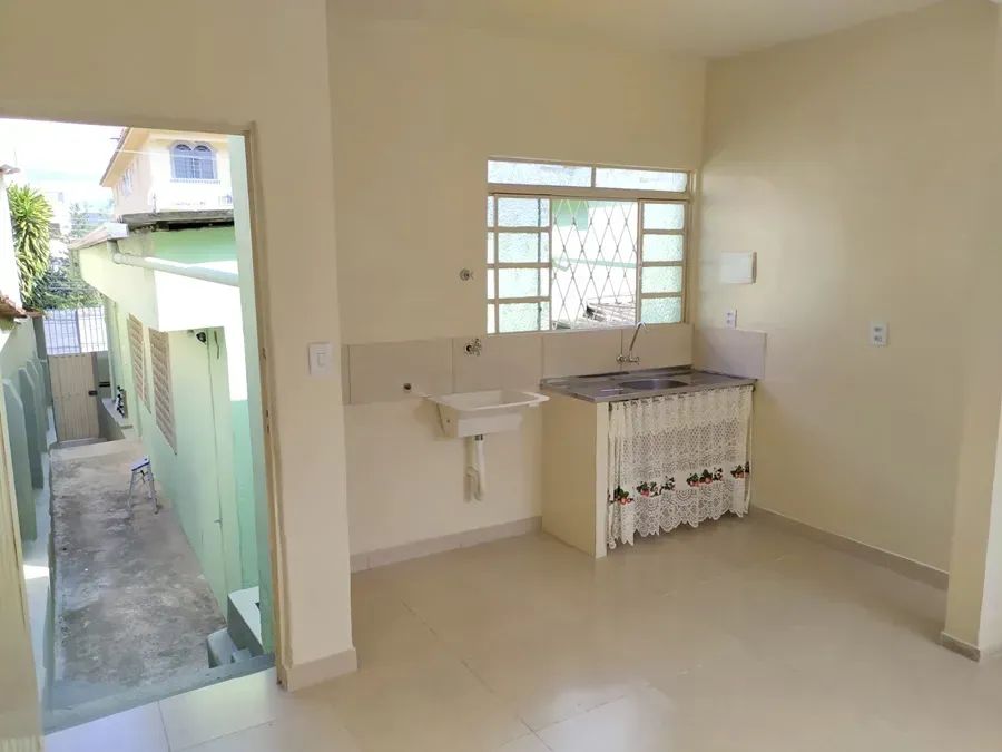 Kitinet com 1 quarto no Carlos Prates - Foto 2