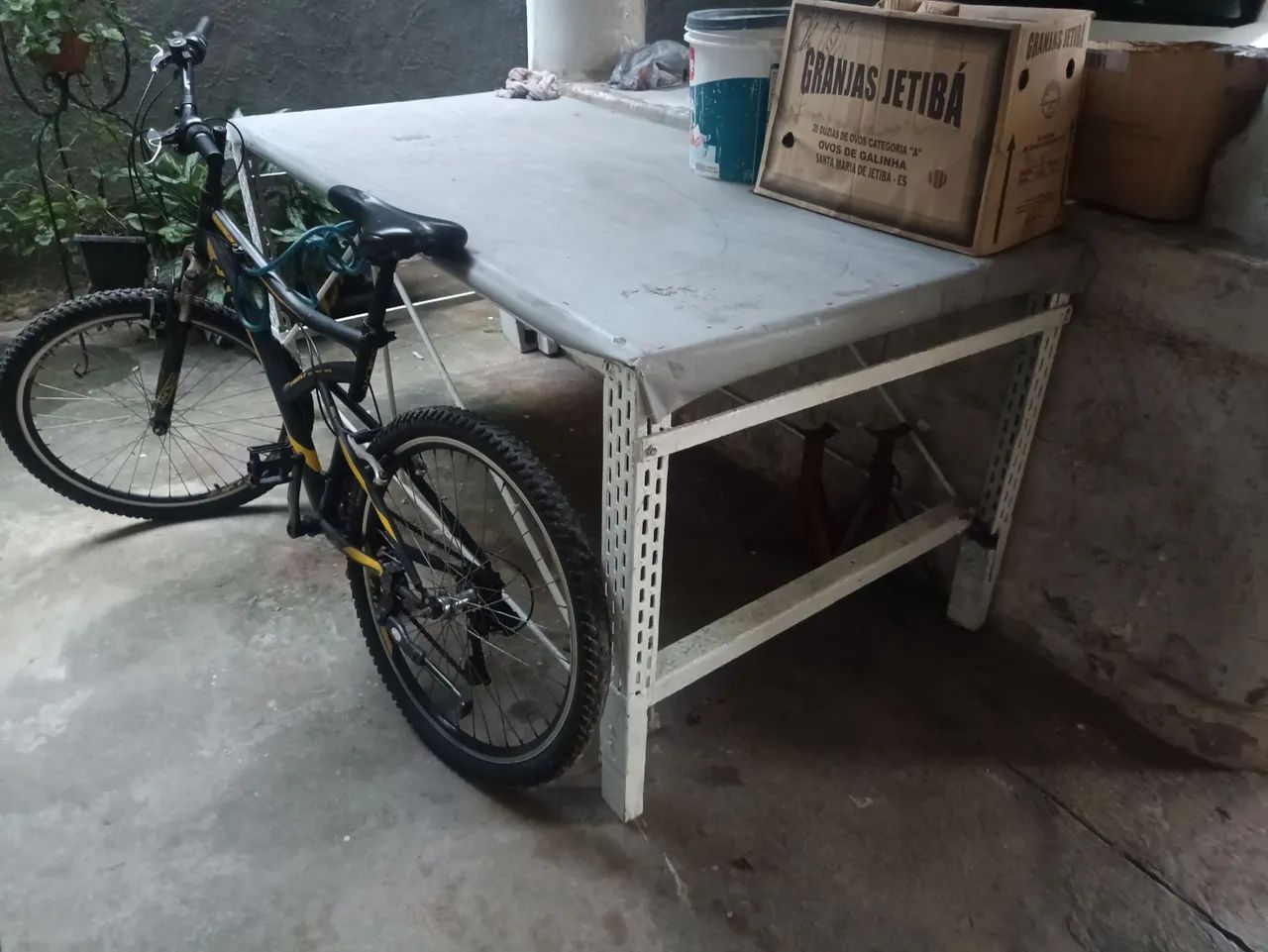 Mesa grande com base de ferro 1,80x0,80m