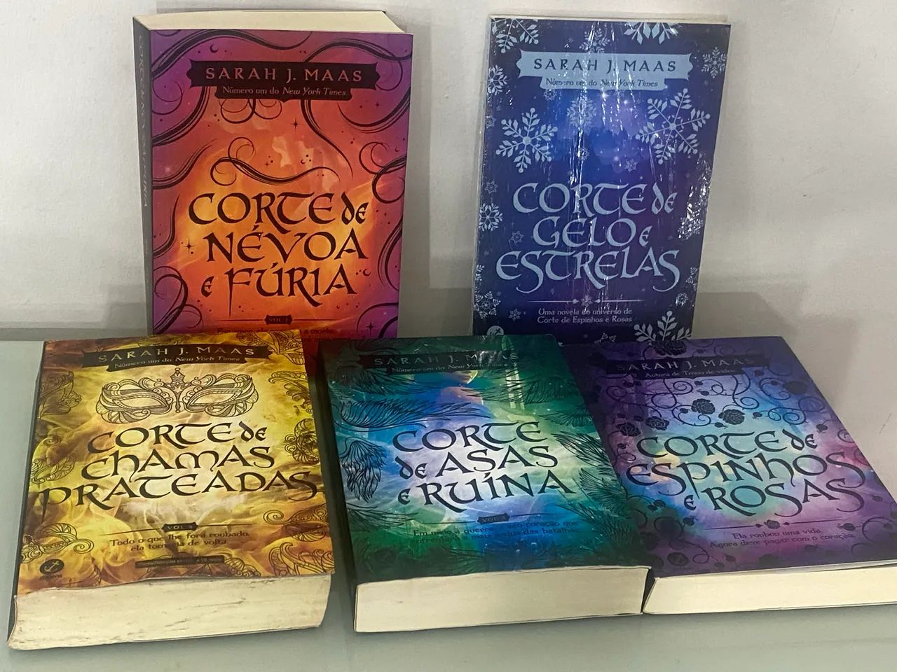 Livro Corte de Espinhos e Rosas - Foto 2