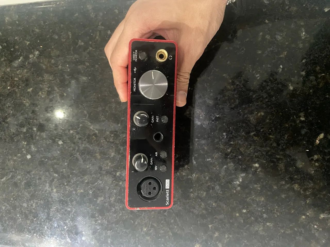 Interface de áudio Focusrite Scarlett Solo RED - 3ª Geração 