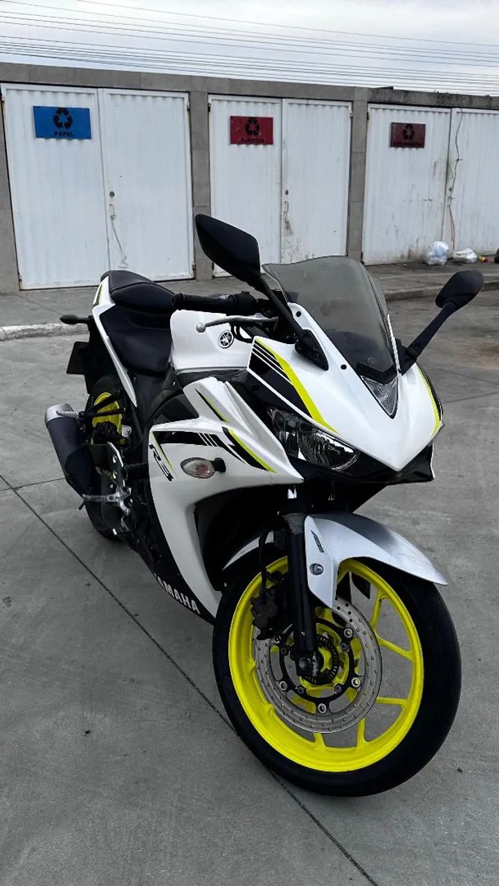 YAMAHA R3 