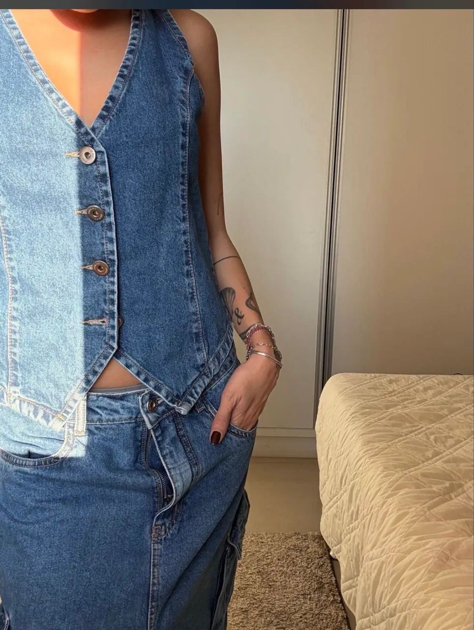 conjunto jeans saia cargo colete murau - Foto 2