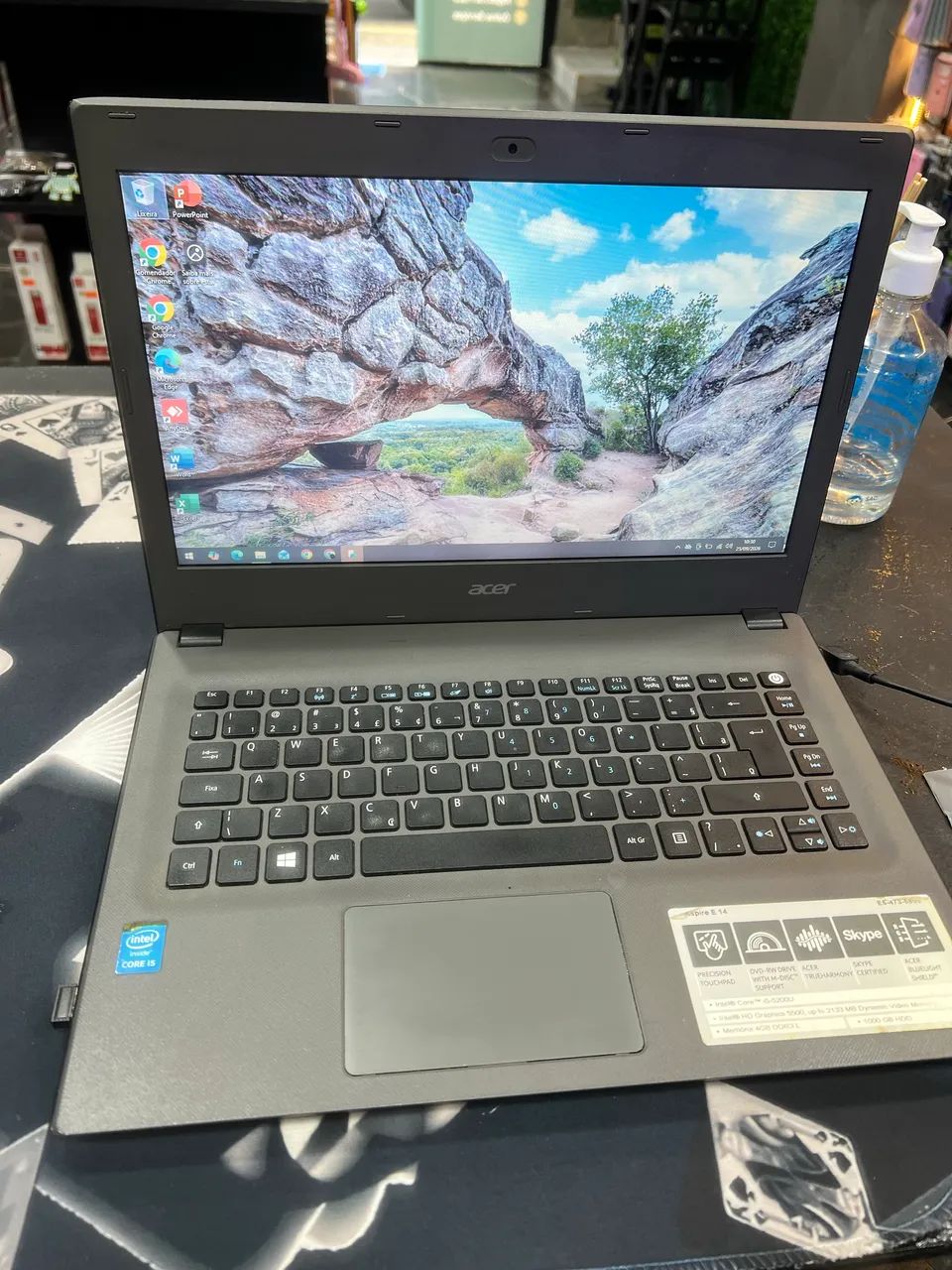 Notebook Acer Aspire E 14, com processador i5 de 5ª geração, 8 GB de RAM e SSD de 128 GB