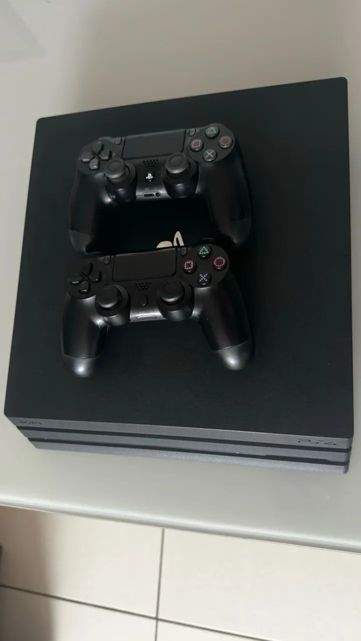 PS4 Pro com SSD 500GB + 2 Controles - Funcionando Perfeitamente